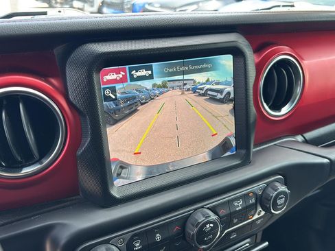 Used 2021 Jeep Gladiator Rubicon AWD/4WD image 13