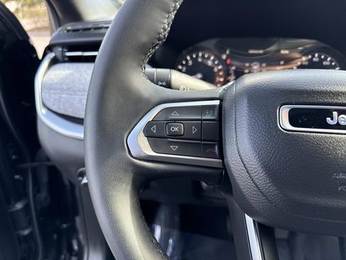 Used 2023 Jeep Compass Latitude image 32