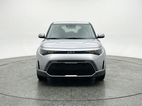 Used 2025 Kia Soul LX w/ LX Technology Package FWD image 2