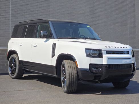 Used 2025 Land Rover Defender 110 X-Dynamic SE image 40