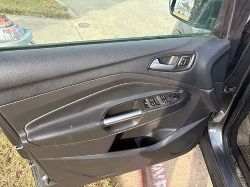 Used 2018 Ford Escape Titanium w/ Ford Safe & Smart Package image 22