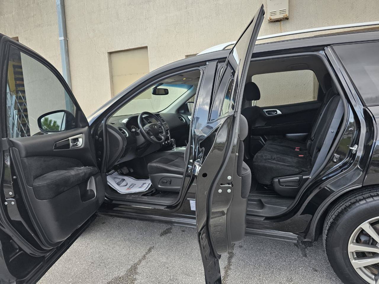 Used 2015 Nissan Pathfinder SV FWD image 19