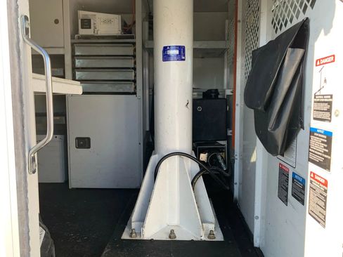 Used 2017 Ford E-350 and Econoline 350 Super Duty image 28