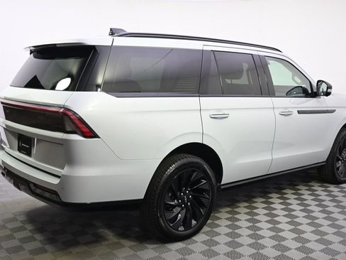 New 2026 Lincoln Navigator Reserve w/ Jet Appearance Package image 7