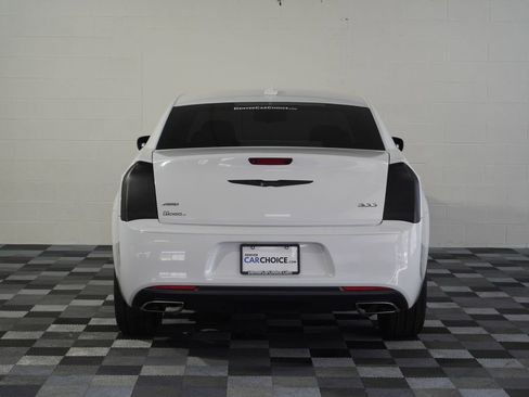 Used 2019 Chrysler 300 Touring w/ Sport Appearance Package AWD/4WD image 4
