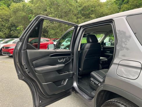Used 2025 Honda Pilot EX-L image 31