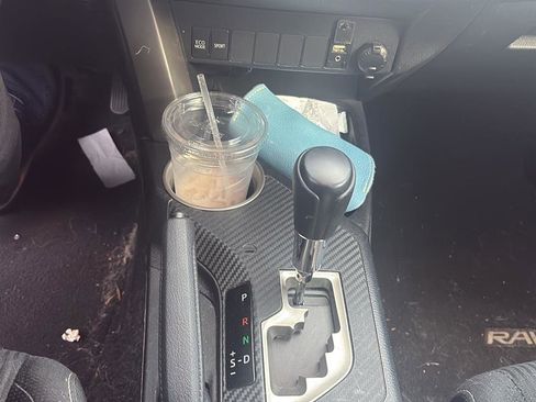 Used 2013 Toyota RAV4 XLE image 12