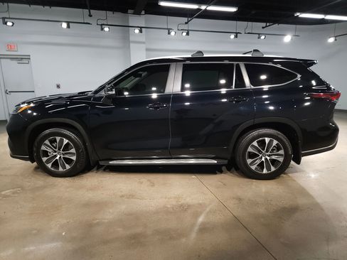 Used 2024 Toyota Highlander XLE image 4