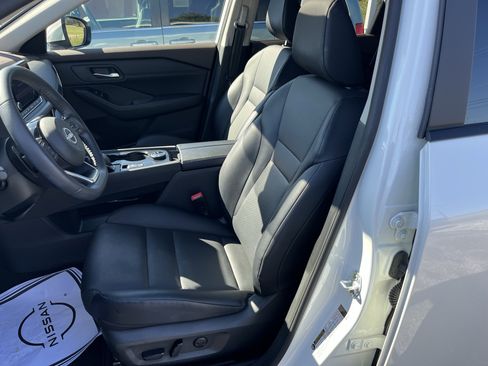 Used 2023 Nissan Rogue SV w/ SV Premium Package image 14