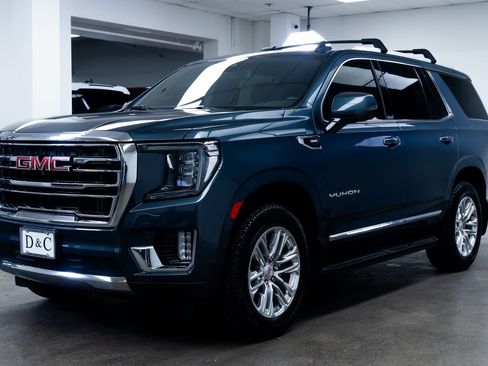 Used 2021 GMC Yukon SLT w/ SLT Premium Package image 3