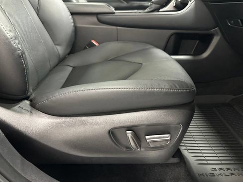 Used 2025 Toyota Grand Highlander AWD image 65