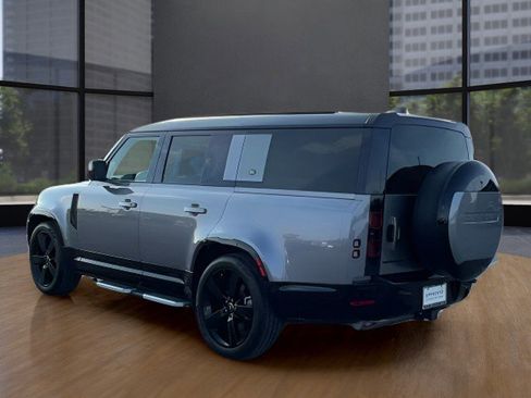 Used 2023 Land Rover Defender 130 X-Dynamic SE image 3