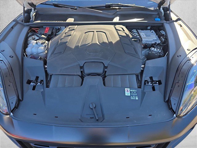 Used 2025 Porsche Cayenne Turbo GT AWD/4WD image 30