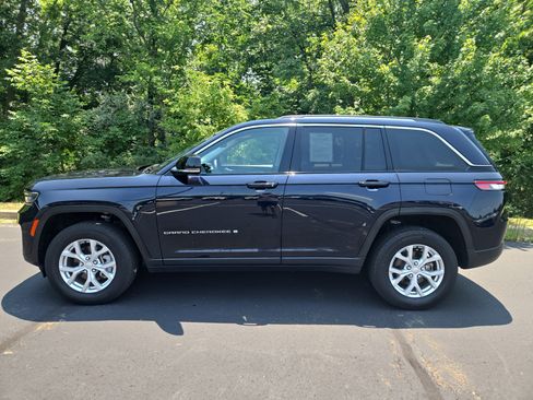 Used 2024 Jeep Grand Cherokee Limited image 5