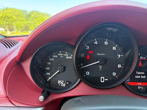 Used 2020 Porsche 718 Boxster Spyder RWD image 17