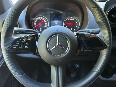 Used 2025 Mercedes-Benz Sprinter 2500 image 22