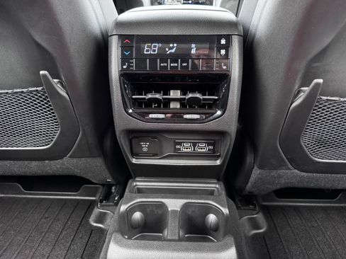 Used 2024 Jeep Grand Cherokee L Limited image 21