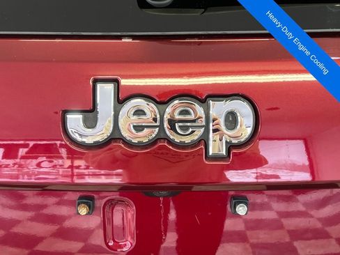 Used 2020 Jeep Grand Cherokee Laredo image 13