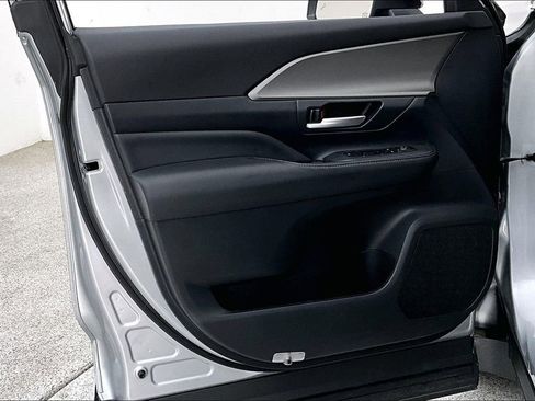 Used 2025 Toyota Grand Highlander FWD image 23