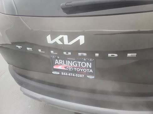 Used 2022 Kia Telluride EX w/ EX Premium Package image 12