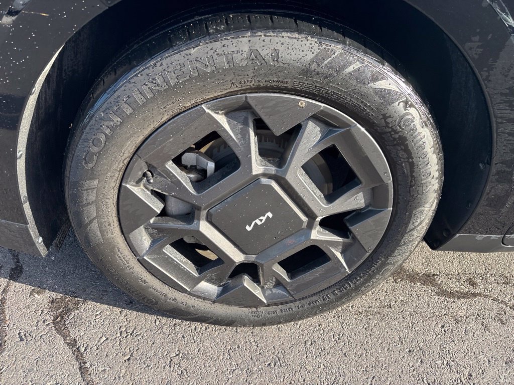 Certified 2025 Kia Carnival SX FWD image 3