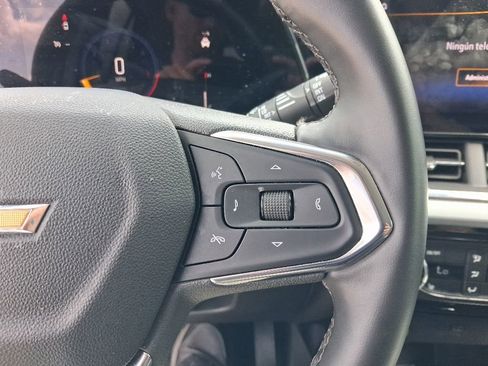 Used 2025 Chevrolet Trax LT w/ LT Convenience Package FWD image 27
