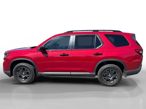 Used 2025 Honda Pilot TrailSport image 2