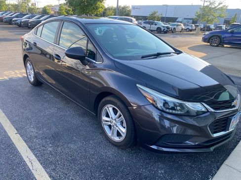 Used 2017 Chevrolet Cruze LT w/ Sun And Sound Package FWD image 4