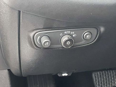 Used 2020 Chevrolet Equinox Premier image 18