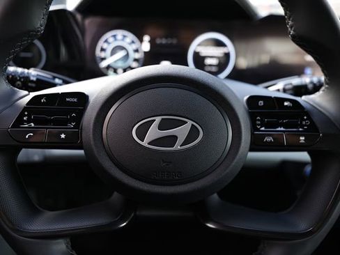 Used 2025 Hyundai Elantra Limited FWD image 26