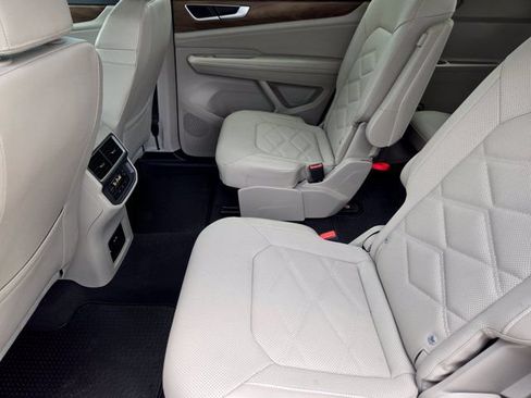 Used 2024 Volkswagen Atlas SE FWD image 28