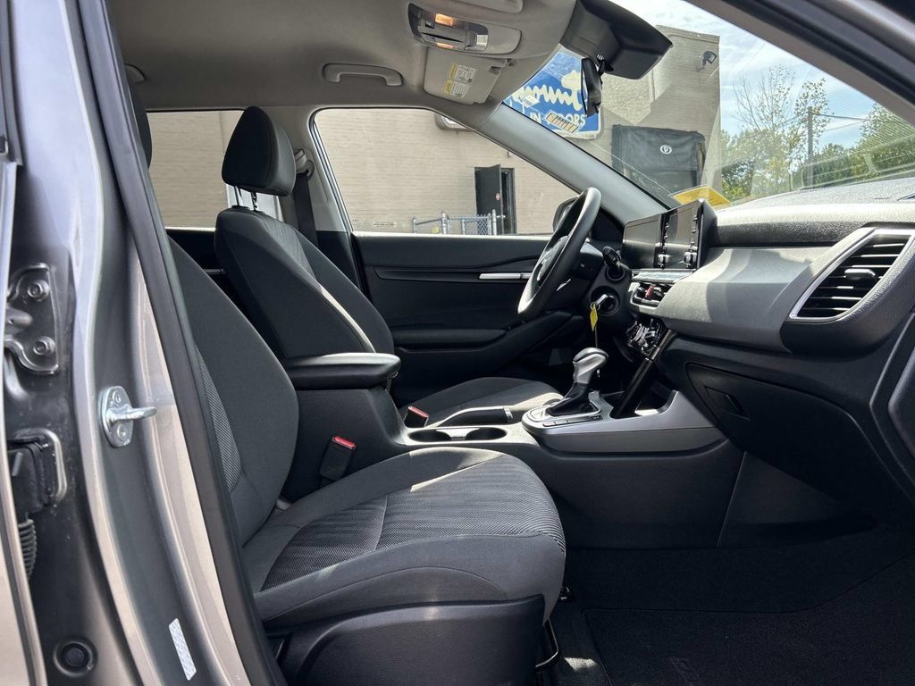 Used 2024 Kia Seltos LX AWD/4WD image 15