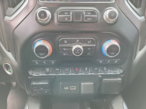 Used 2022 GMC Sierra 2500 AT4 w/ AT4 Preferred Package image 12