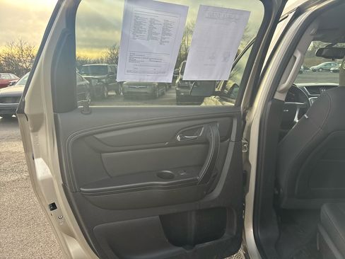 Used 2014 GMC Acadia SLE image 13