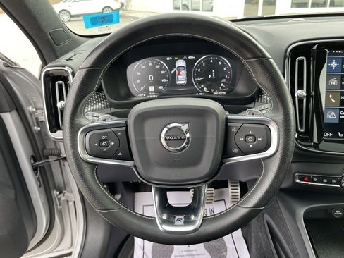 Used 2019 Volvo XC40 T5 R-Design image 30