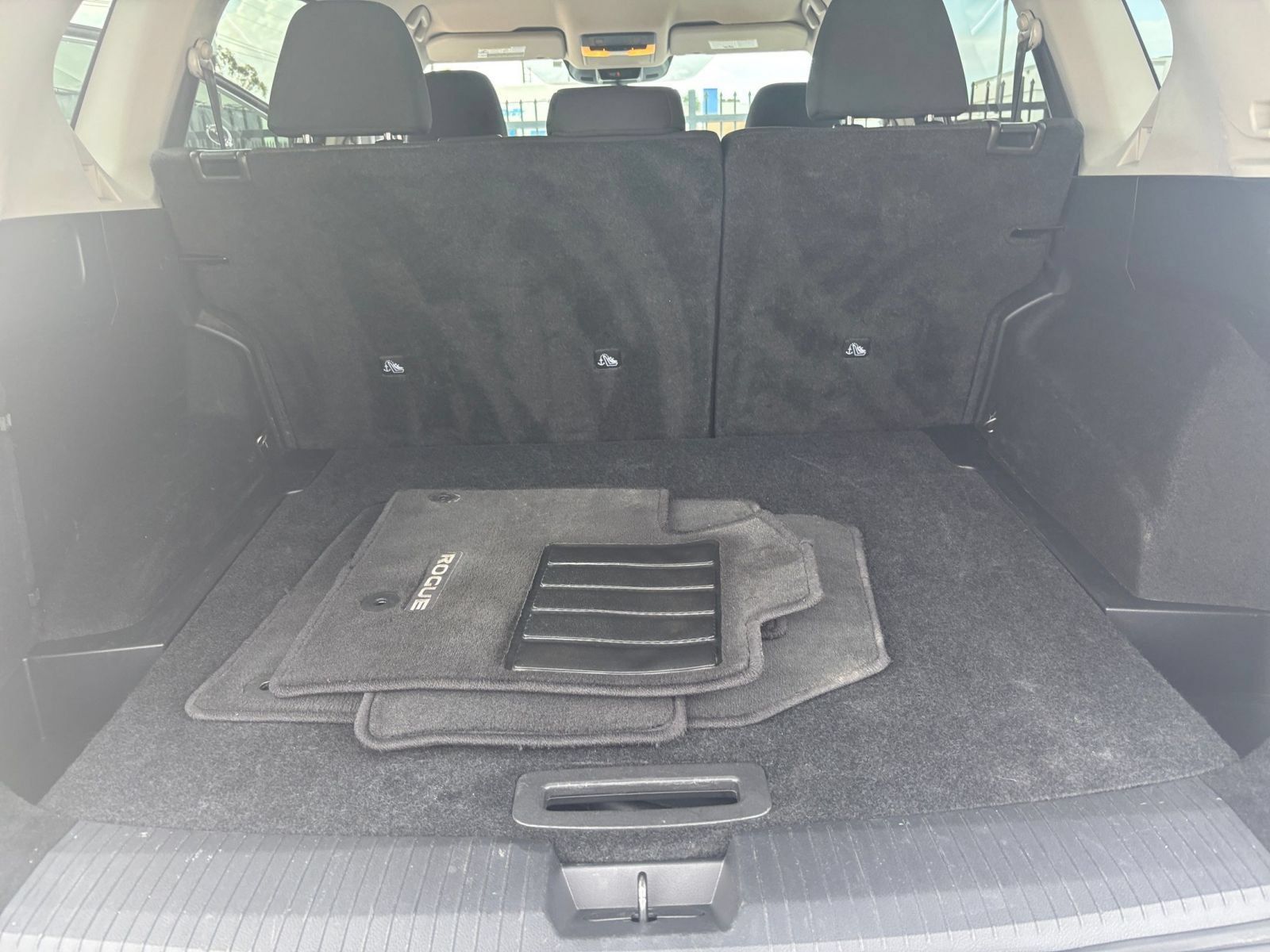 Used 2025 Nissan Rogue SV FWD image 30