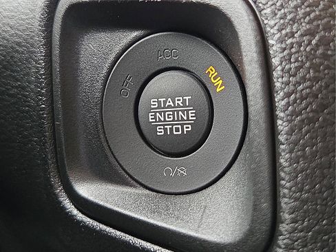 Used 2025 Jeep Gladiator Sport AWD/4WD image 20