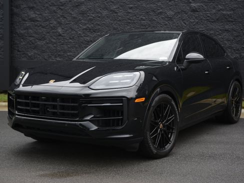 Certified 2026 Porsche Cayenne Coupe AWD/4WD image 1