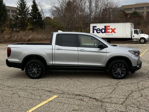 Certified 2024 Honda Ridgeline Sport image 6