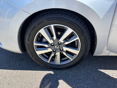 Used 2020 Nissan Versa SV FWD image 10
