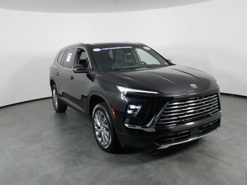 Used 2025 Buick Enclave Preferred FWD image 4