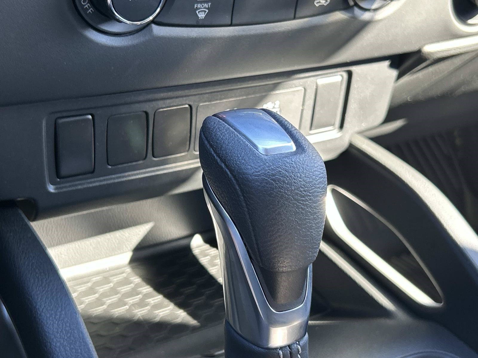 Used 2024 Nissan Frontier SV RWD image 32