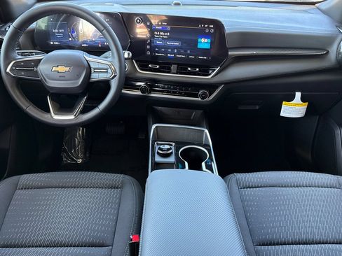 Used 2026 Chevrolet Equinox LT w/ Safety and Technology Package FWD image 21