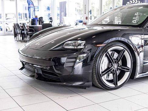 Used 2020 Porsche Taycan Turbo image 5