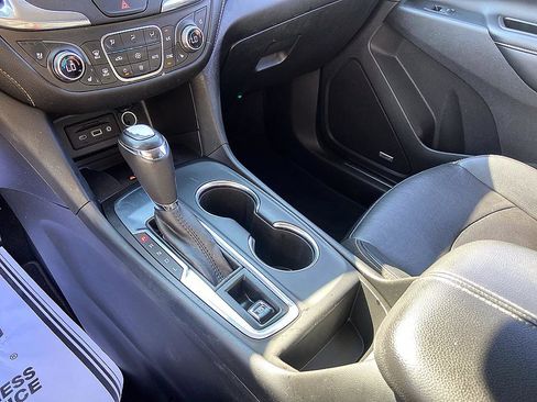 Used 2019 Chevrolet Equinox Premier FWD image 6