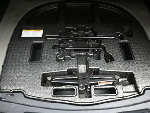 Used 2021 Toyota Avalon XLE w/ Carpet Mat Package (TMS) image 29