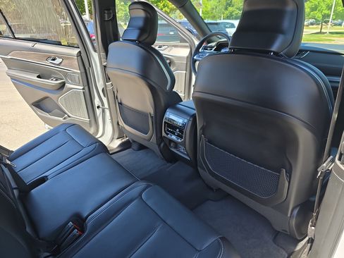 Used 2024 Jeep Grand Cherokee L Overland w/ Advanced Protech Group III AWD/4WD image 11
