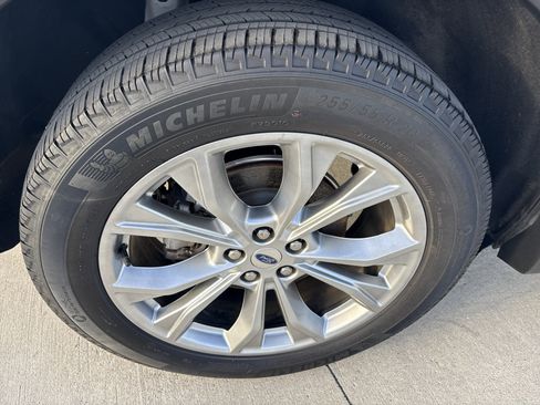 Used 2024 Ford Explorer Limited image 8