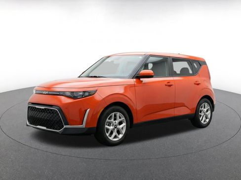 Used 2025 Kia Soul LX w/ LX Technology Package FWD image 3