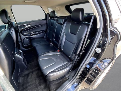 Used 2018 Ford Edge Titanium FWD image 25